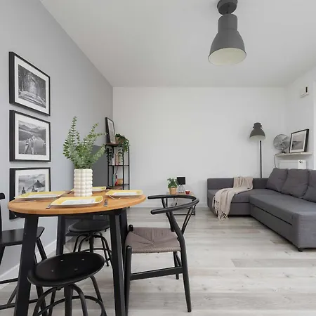 Cozy With Parking And Garden By Renters 아파트 *