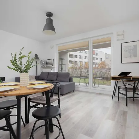 Cozy With Parking And Garden By Renters Lägenhet