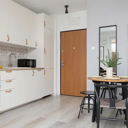 Cozy With Parking And Garden By Renters Warschau