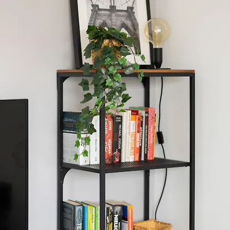 Cozy With Parking And Garden By Renters *