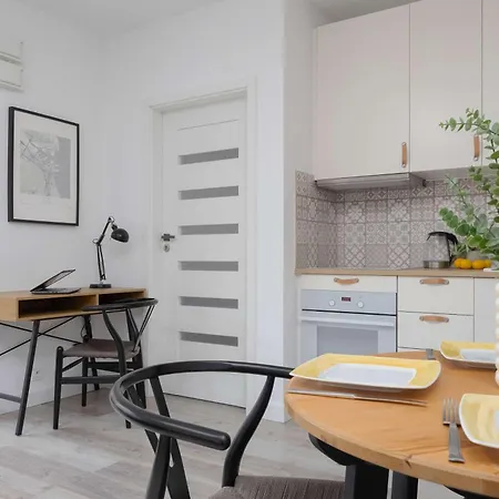 Cozy With Parking And Garden By Renters Lägenhet