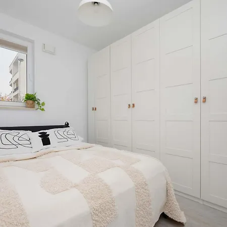 Cozy With Parking And Garden By Renters Lägenhet Warszawa