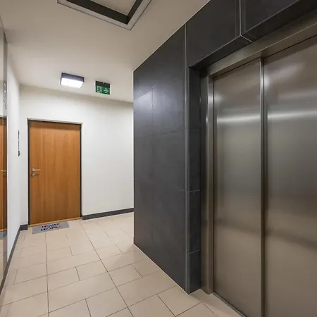 Lägenhet Cozy With Parking And Garden By Renters Warszawa