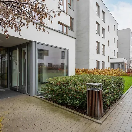 Cozy With Parking And Garden By Renters Warschau