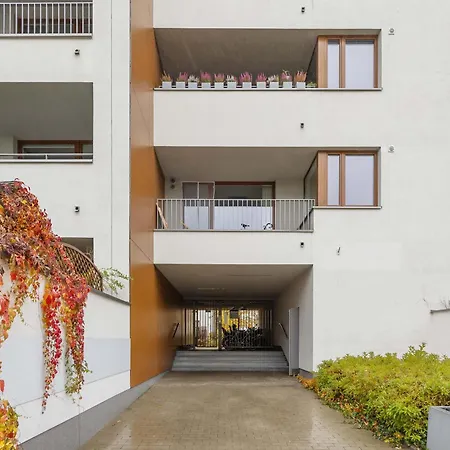 Cozy With Parking And Garden By Renters 아파트 바르샤바