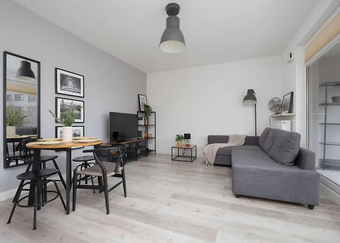 Appartement Cozy With Parking And Garden By Renters Warschau