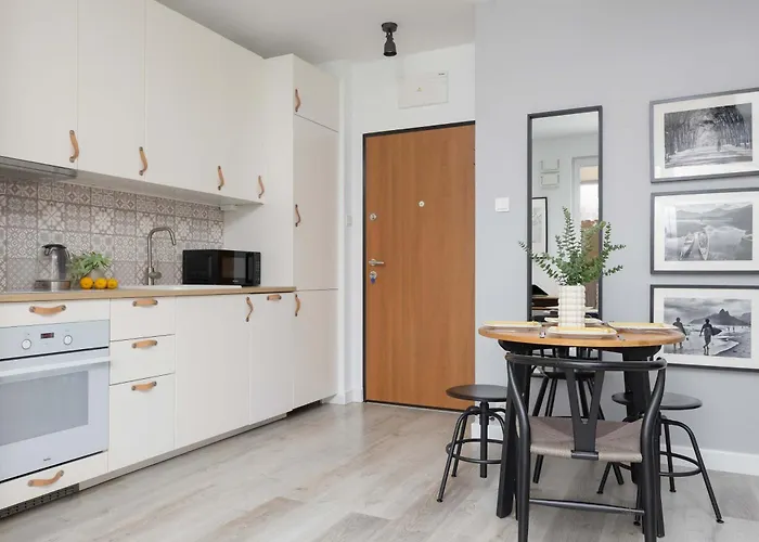 Cozy With Parking And Garden By Renters Warschau