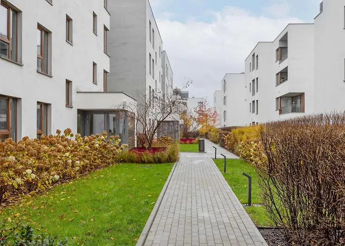 Cozy With Parking And Garden By Renters
