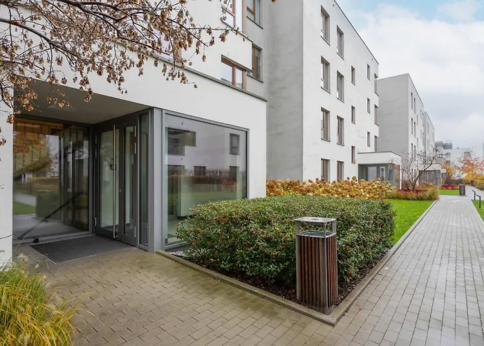 Cozy With Parking And Garden By Renters Warschau