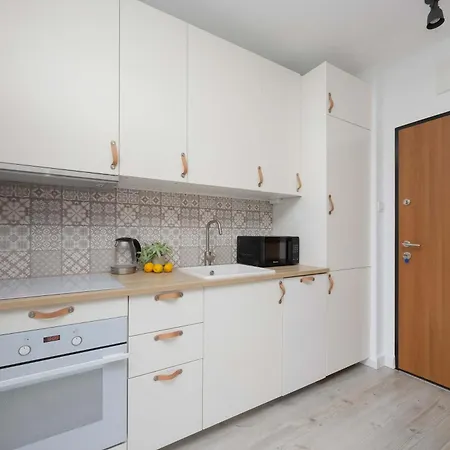 Cozy With Parking And Garden By Renters Apartament