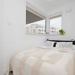 Apartamento Cozy With Parking And Garden By Renters Varsovia