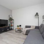 Cozy With Parking And Garden By Renters Apartamento Varsovia