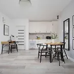 Cozy With Parking And Garden By Renters * Varsovia