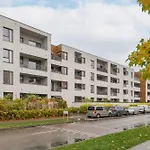 Cozy With Parking And Garden By Renters Apartamento Varsovia