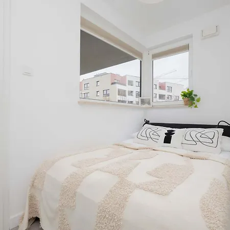 アパート Cozy With Parking And Garden By Renters ワルシャワ