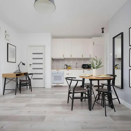 Cozy With Parking And Garden By Renters * ワルシャワ