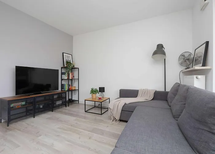 Cozy With Parking And Garden By Renters Apartment Warsaw